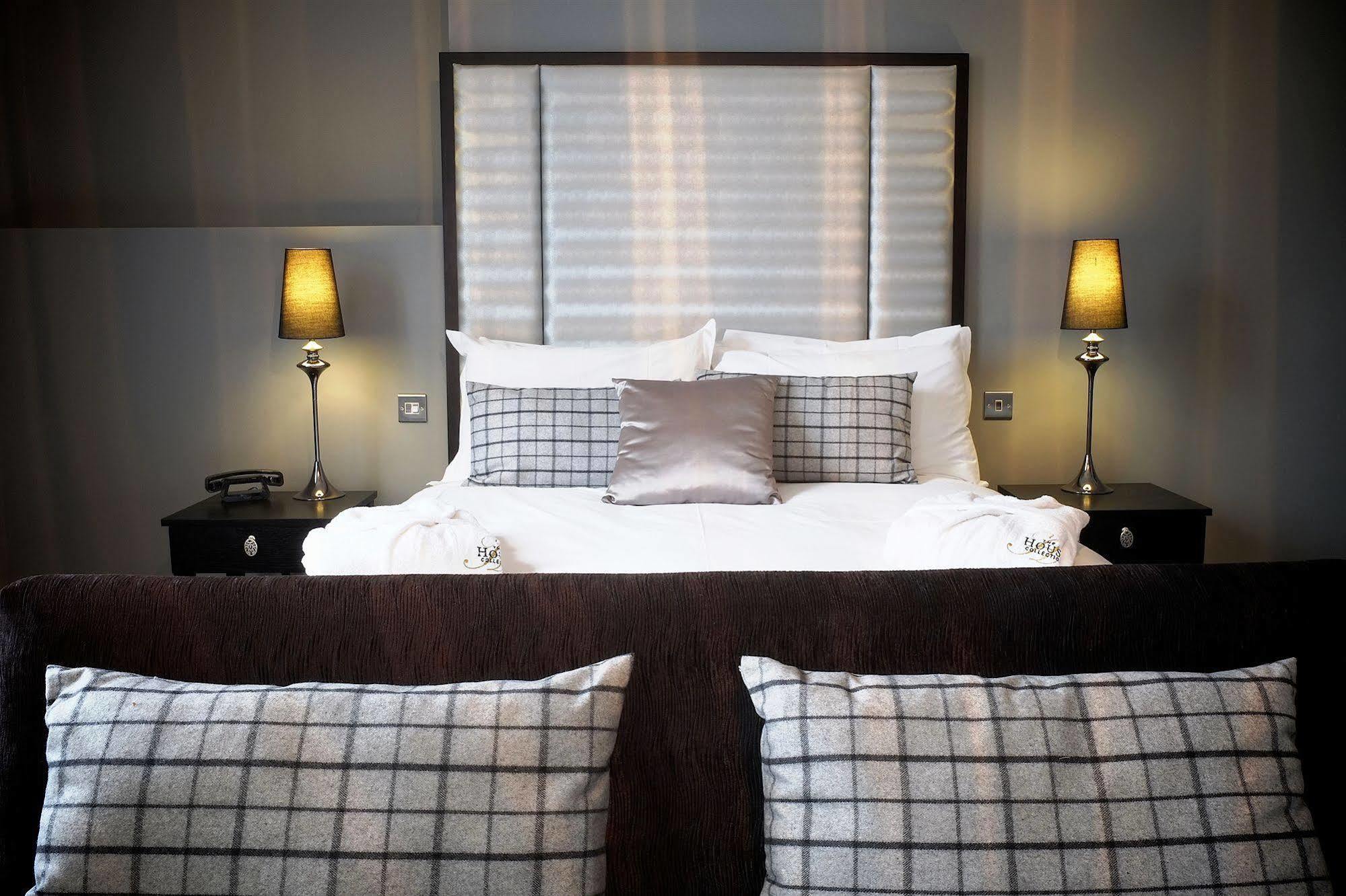 Poets House Hotel Ели Екстериор снимка