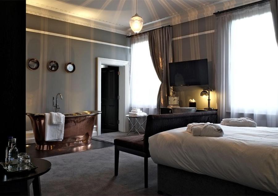 Poets House Hotel Ели Екстериор снимка